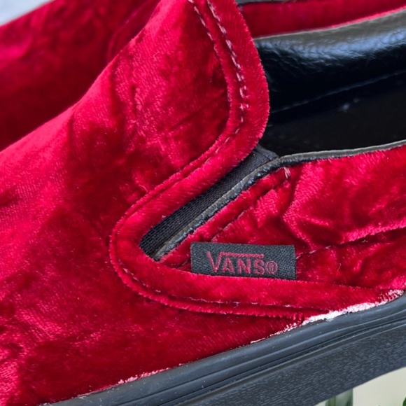 Vans Classic Slip On Velvet Wine Oxblood Black Sneakers Women's Size 8.5 Men's 7 - Picture 3 of 12
